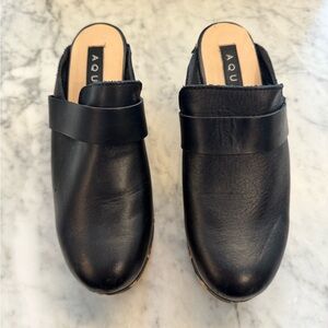 Clogs are BACK! Aqua clogs size 6.5!